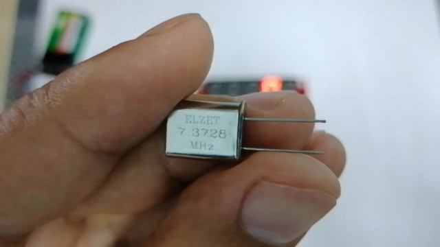 Частотомер из Китая на PIC16F628A | Проверка работы в качестве тестера кварцев и частотомера