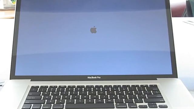 Mid 2010 17" Mac Book Pro i5 with 128 GB (stock) Solid State Drive (SSD) Model A1297 Booting смотреть онлайн