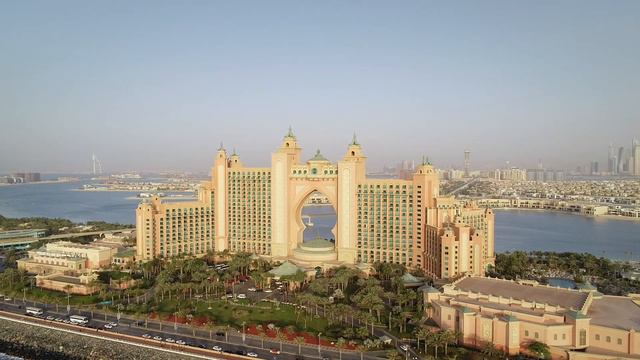 aerial view of atlantis the palm resort dubai uae | dubaitimes.ae смотреть онлайн