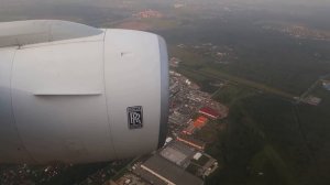 Посадка в Домодедово Boeing 777-200ER ИрАэро