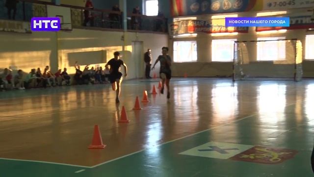 В спорткомплексе «Олимп» прошло первенство города по легкой атлетике смотреть онлайн