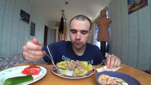 МУКБАНГ АСМР КАРТОШКА С ТУШЕНКОЙ / ОВОЩИ /ЛАВАШ / СОУС - МАЙОНЕЗ, КЕТЧУП / EATING ASMR Mukbang