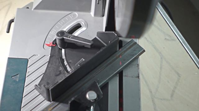 Торцевая пила для бесстрашных BOSCH GCD 12 JL
