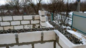 Серия 13 /  Защита газобетона от снега и дождя / Консервация / Капитальный дом для своей семьи.mp4