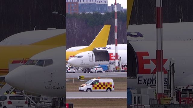 Вот чем отличается грузовой Boeing 737 от пассажирского #shorts