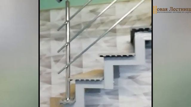 Лестница на ломанном косоуре из профильной трубы со ступенями из ДПК