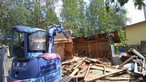 Демонтаж дома мини экскаватором