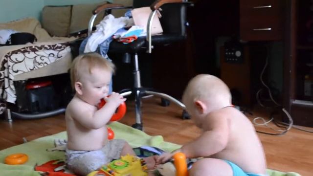 два малыша 9 и 10 месяцев смотреть онлайн