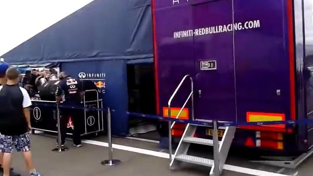 Паддок Moscow Race Way на чемпионате Renault V6 3.5 в 2013. смотреть онлайн