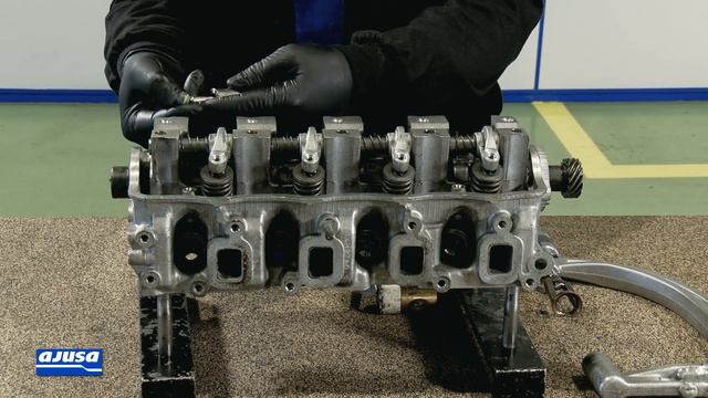 SUZUKI SAMURAI 1.3 (G13BA) Montaje retenes de válvula – Intallation valve stem seals смотреть онлайн