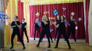 Танец в школе на новый год. 10 класс. флешмоб