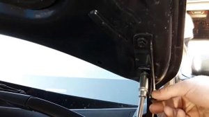 Установка газовых упоров капота Ford Kuga 2 2