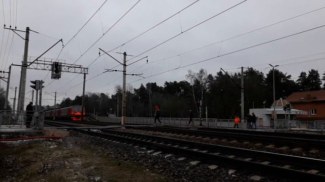 [КТЖ] [РЖД] "Тифон, громкий стук колёс" Электровоз ЧС7 с пассажирским поездом №83 Караганды - Москв смотреть онлайн