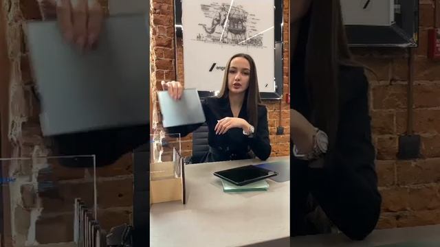 Сколько же видов стекол для душевой существует?! Расскажет нам наш менеджер проектов Елена.