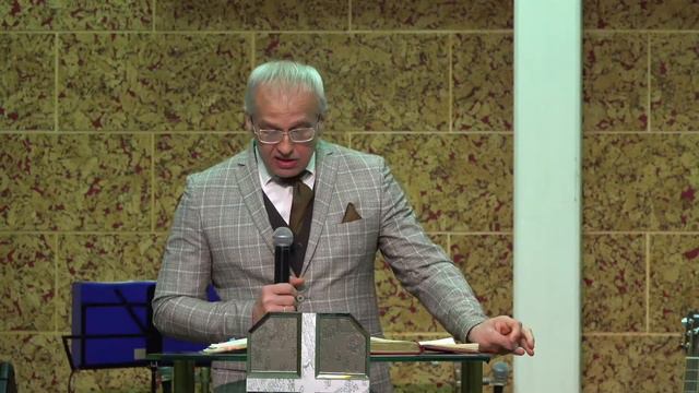 С Ним страдаем | Михаил Бирюков | Воскресное служение смотреть онлайн