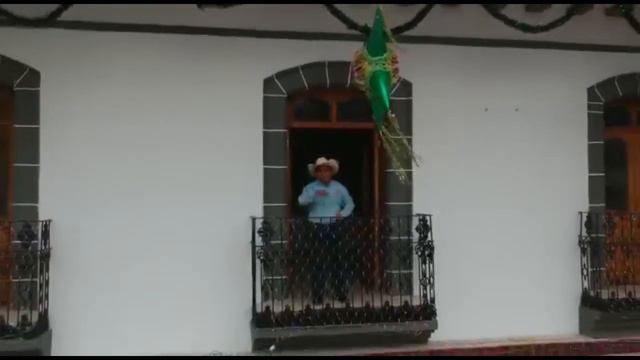 En Ahuacatlan Puebla, el presidente se manifiesta con florido vocabulario. смотреть онлайн