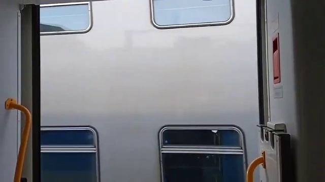 Пассажирский поезд 027/028 с сообщением Москва-Симферополь прибывает на ст. Владиславовка смотреть онлайн