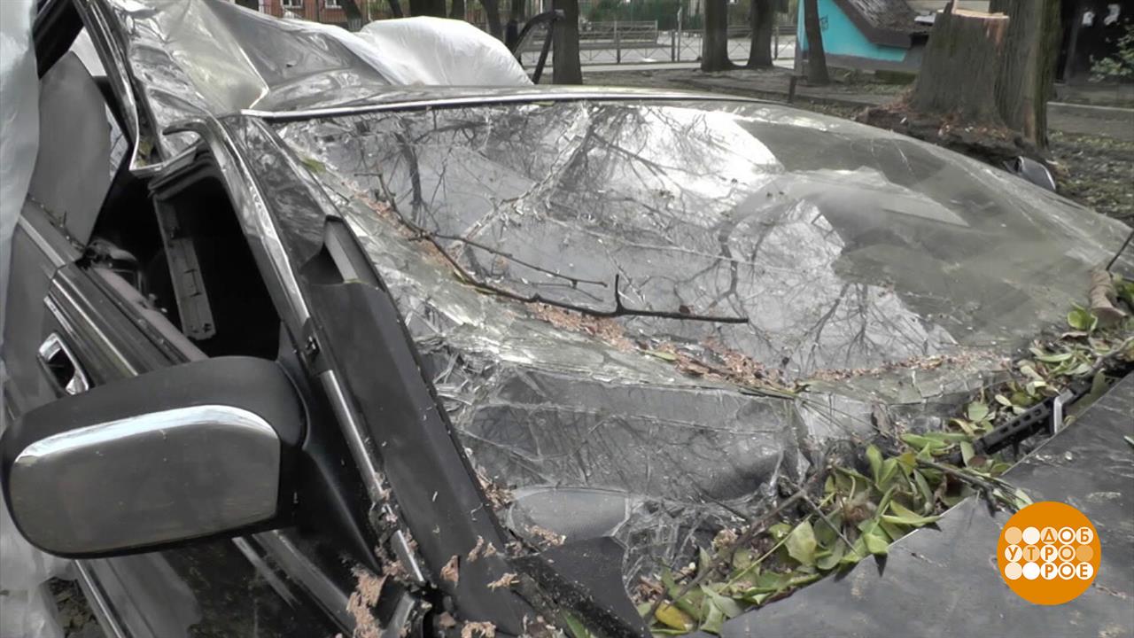 Сосулька упала на машину: кто виноват? Доброе утро. Фрагмент выпуска от 13.12.2023