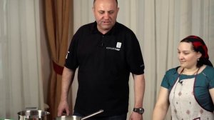 Крылышки лучше, чем в KFC - готовит цыганка Галина и шеф повар Лазерсон