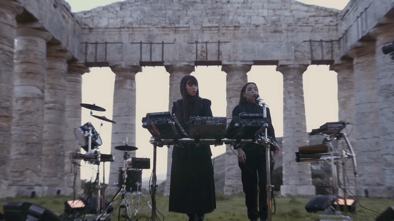Giolì & Assia - #DiesisLive @Sunrise at the Temple of Segesta, Sicily смотреть онлайн