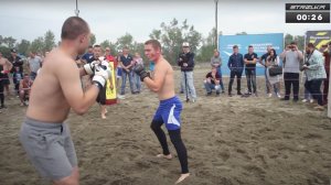 РУКОПАШНИК против уличного Бойца !!! Жесткий Бой !!!