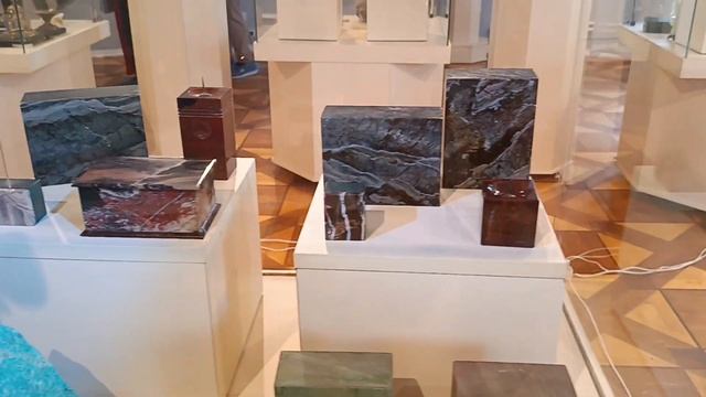 Богородицк, Тульская область. Дворец. Выставка минералов.. смотреть онлайн