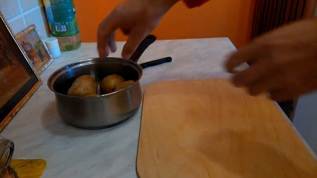 КАК ЛЕГКО ОЧИСТИТЬ КАРТОФЕЛЬ смотреть онлайн