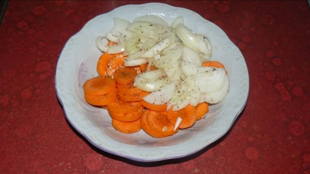 Запеченная в духовке красная рыба с овощами.