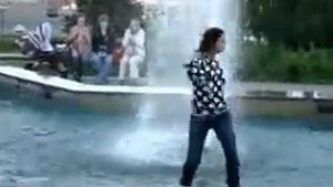 Tecktonik dance girl
