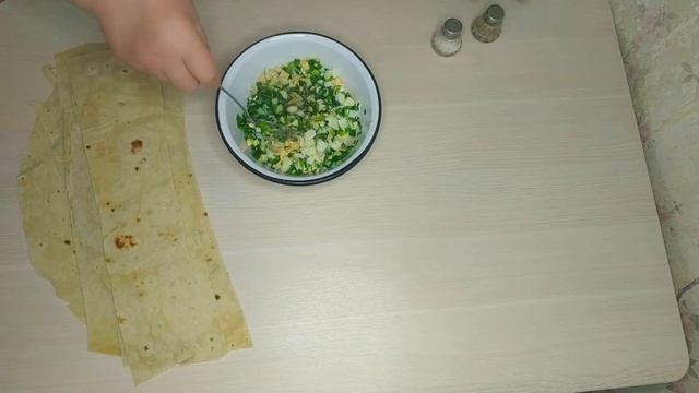 ПИРОЖКИ с ЛУКОМ и яйцом треугольнички из лаваша!!! Лаваш - это палочка выручалочка!!!