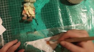 Ватная игрушка.Крепим личико к каркасу.Делаем платочек с декупажем.