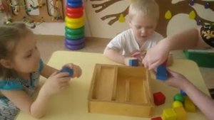 Играем с кубиком и шариком. Для детей 2-3 лет. М.А. Урахова