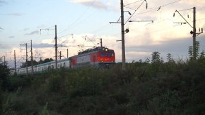 Электровоз ЭП1-262 с узбекским поездом.