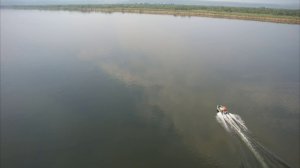 Съёмки с дрона покатушек на моторной лодке на Ангаре у с. Мотыгино