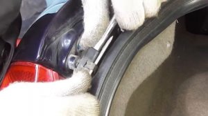 Замена амортизатора багажника