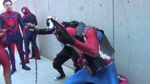 EPIC SPIDER-MAN FLASH MOB INVADES NEW YORK COMIC CON! Epic Spider-Verse Convention Invasion Funny