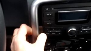 Снятие рамки магнитолы Duster