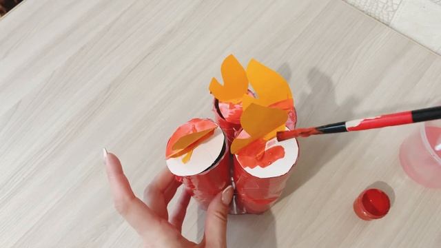 ЛЕГКО СДЕЛАТЬ. Новогодняя композиция СВЕЧИ своими руками из картонных втулок. Как сделать подарок