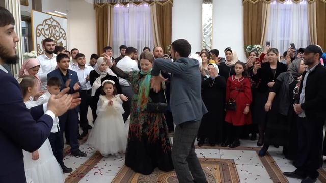 ТАРКИ СВАДЬБА!СЫН ПРИГЛАСИЛ МАМУ НА ТАНЕЦ!Видеограф Муслим Камбулатов тел:89285802662 смотреть онлайн