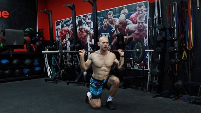 Сплит приседания со штангой ноги близко | Демонстрация смотреть онлайн