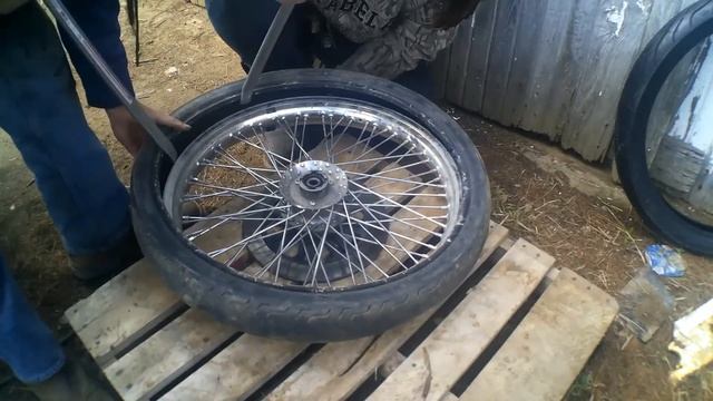 Suzuki 800 Intruder tire change what could go wrong? смотреть онлайн