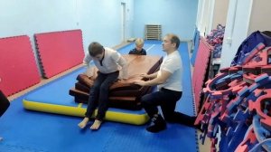 Тренировка по акробатике. Первый год обучения