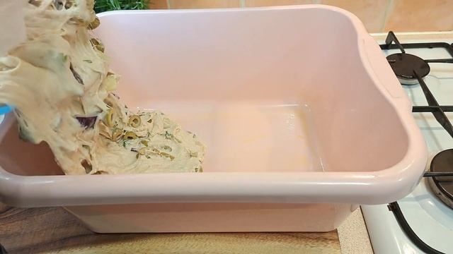 Delicious ciabatta breadsticks with manchego cheese, olives and coriander. смотреть онлайн