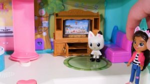 Gabby's Dollhouse Toy Learning Video for Kids!