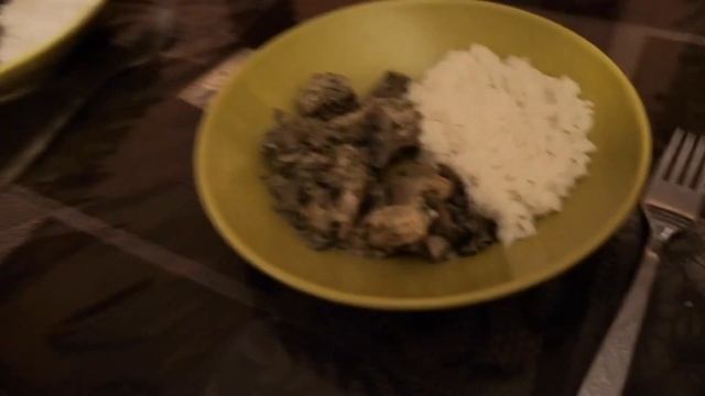 VLOG 2. ПАРЕНЬ ГОТОВИТ УЖИН. КРАСИМ ВОЛОСЫ В ДОМАШНИХ УСЛОВИЯХ смотреть онлайн