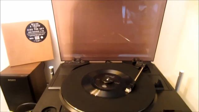 John Robinson & PVD - Miles & Trane / Kiss The Sky смотреть онлайн