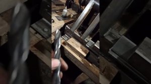Самодельный токарный. Сверлю отверстие без задней бабки.