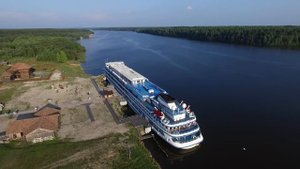 Теплоход "Княжна Анастасия" в Кузино на р. Шексна, облет