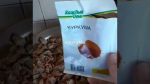 Куриная печень в сметане с куркумой