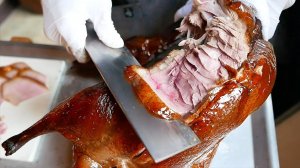 Пекинская утка, Китайские пельмени жаренные в раскаленном масле. Япония.